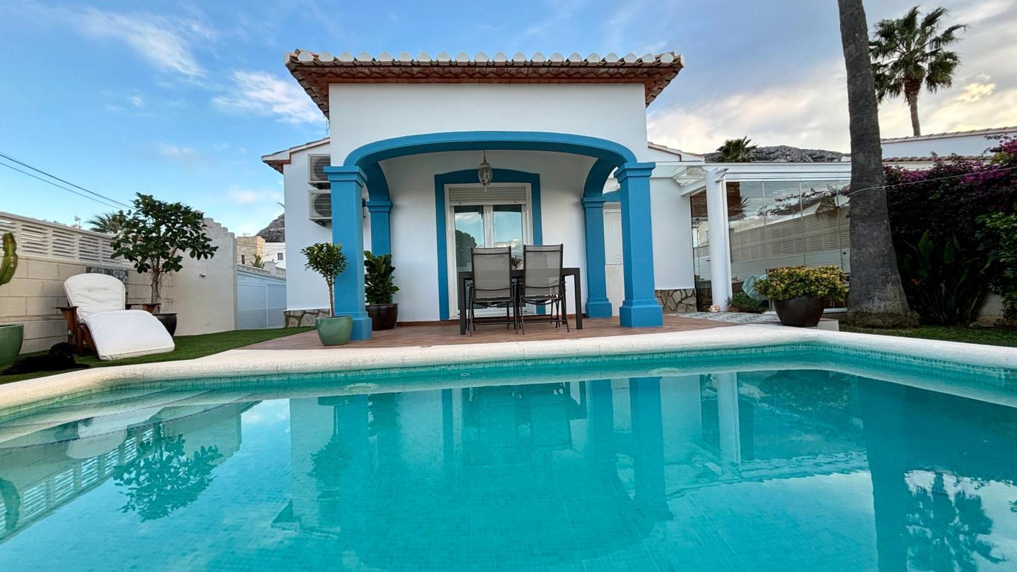 Precioso Independiente En Con Piscina