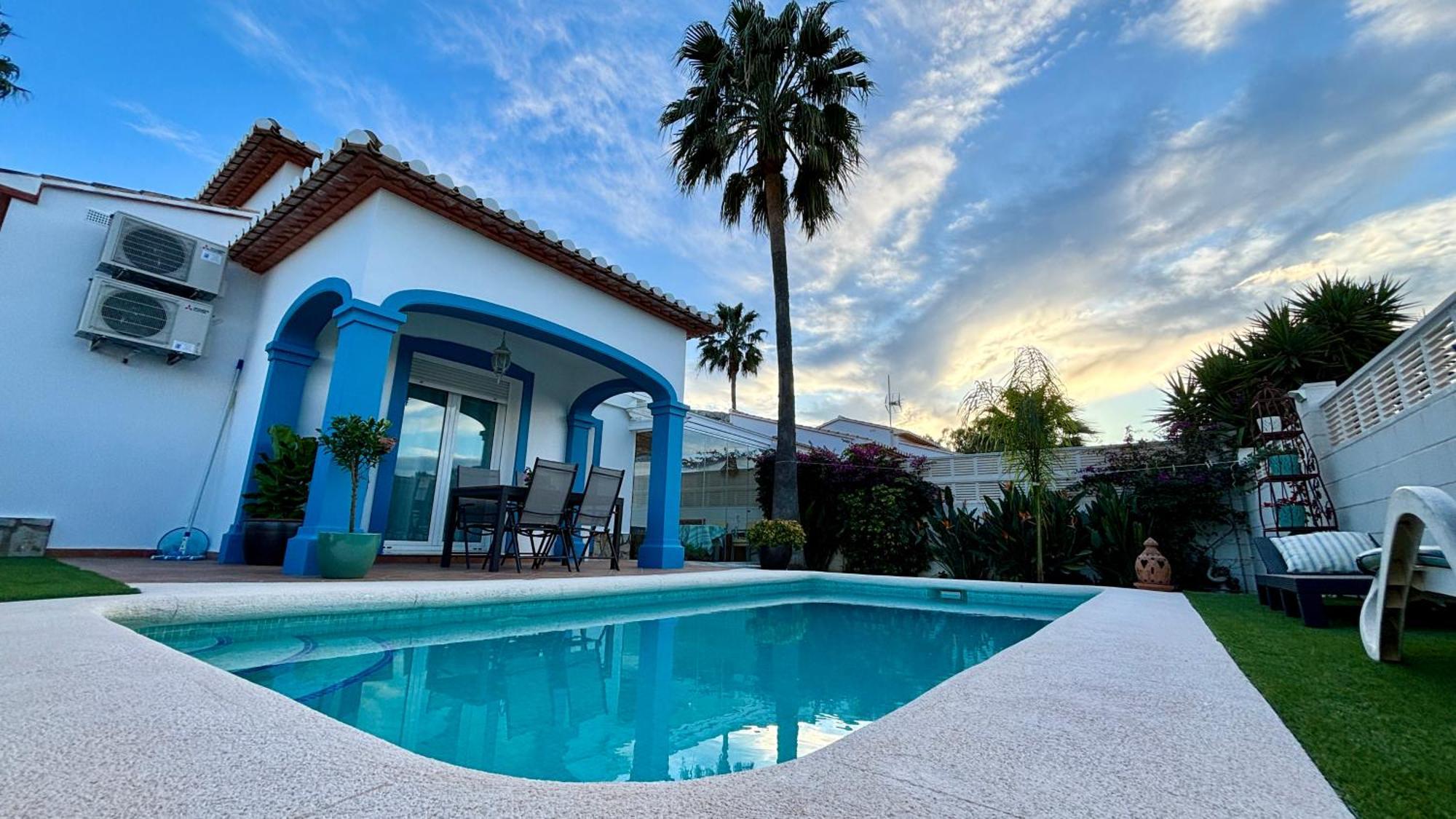 Hébergement de vacances Precioso Independiente En Con Piscina Dénia