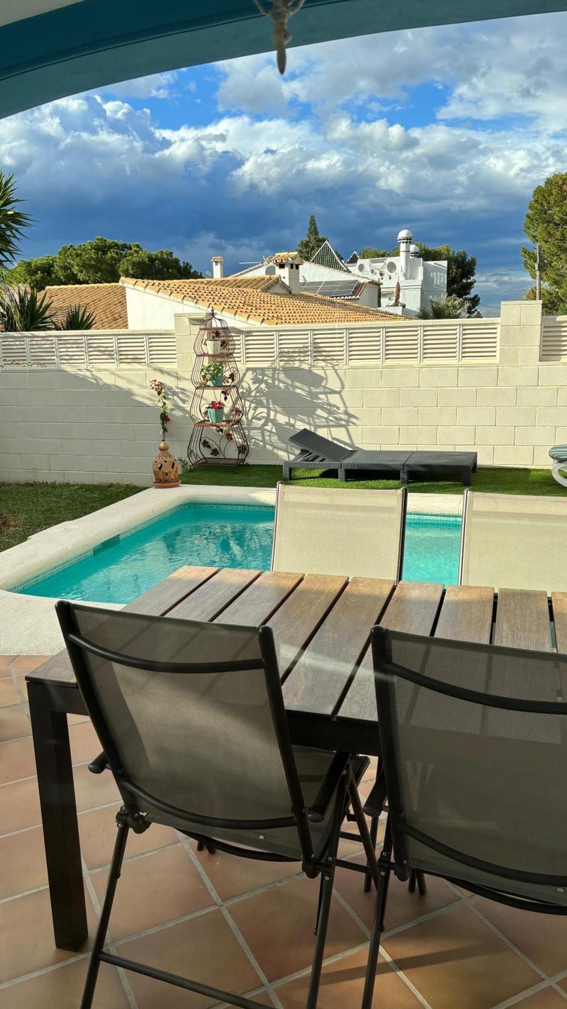 Precioso Independiente En Con Piscina Hébergement de vacances *
